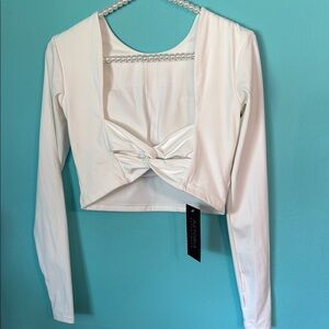 NWT Astoria Activewear Padded White Long Sleeve Twist Back Crop M Top